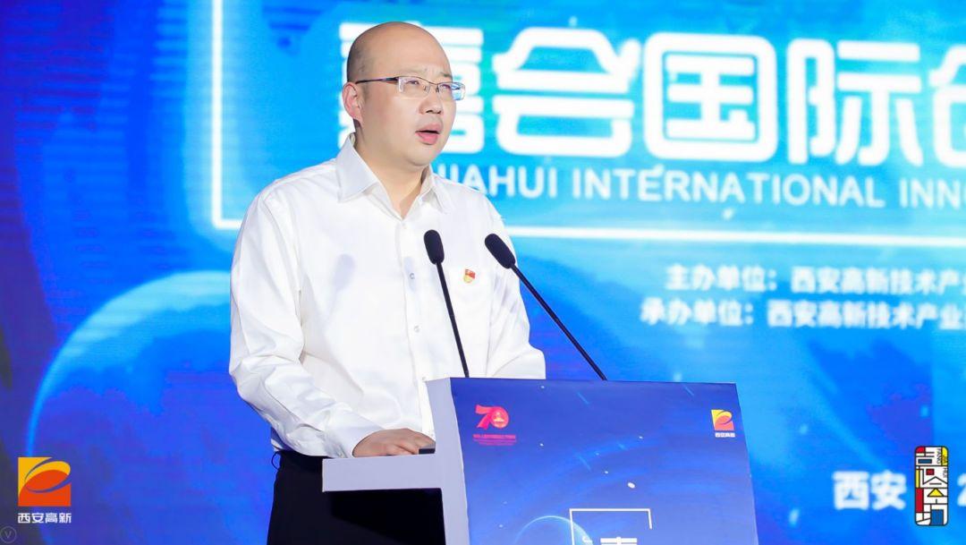 高新区纪工委书记王宽让,高新区管委会副主任贾轶昊,牛恺,顾海文,杨华