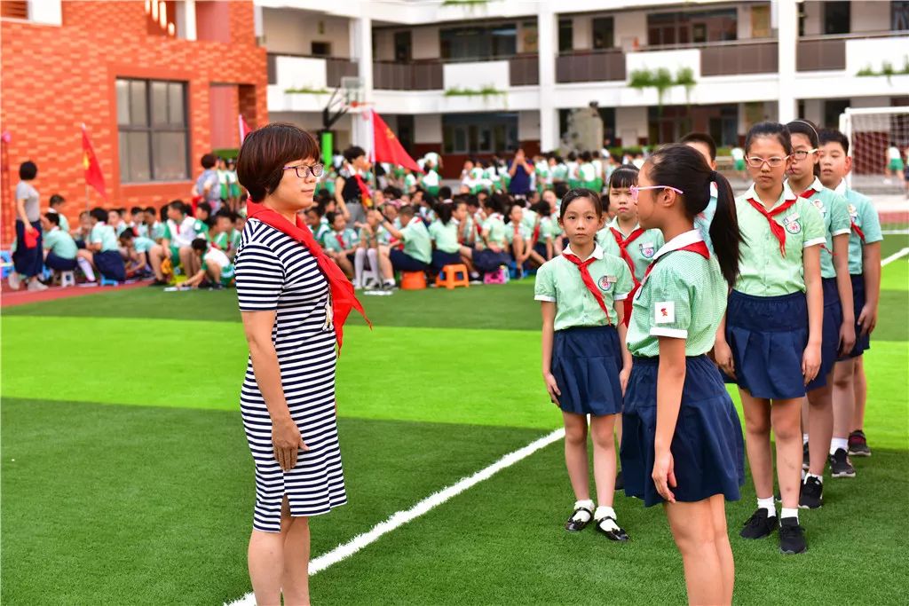 【幸福校园】规范队礼仪 致敬70年——福清市实验小学开展2019年少先