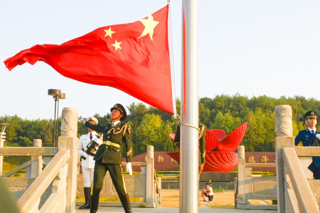 升国旗 观阅兵 江西教育系统热烈庆祝新中国成立70周年!