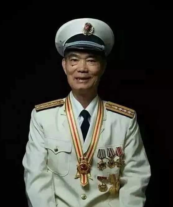 厉害了潮汕人两位潮汕人分别荣获共和国勋章和人民英雄称号