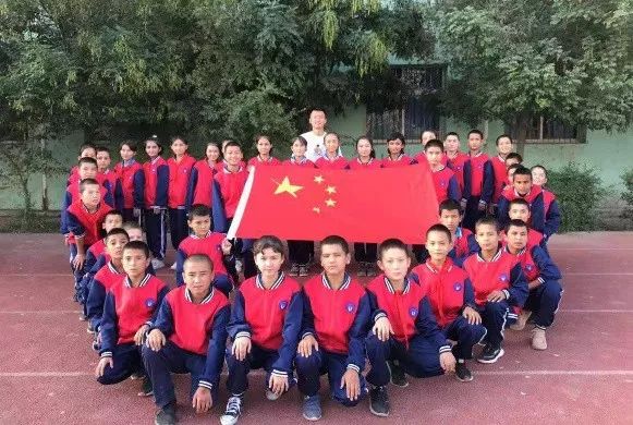 柯坪县第一小学少先队柯坪湖州国庆中学团委启浪乡团委柯坪县第一中学