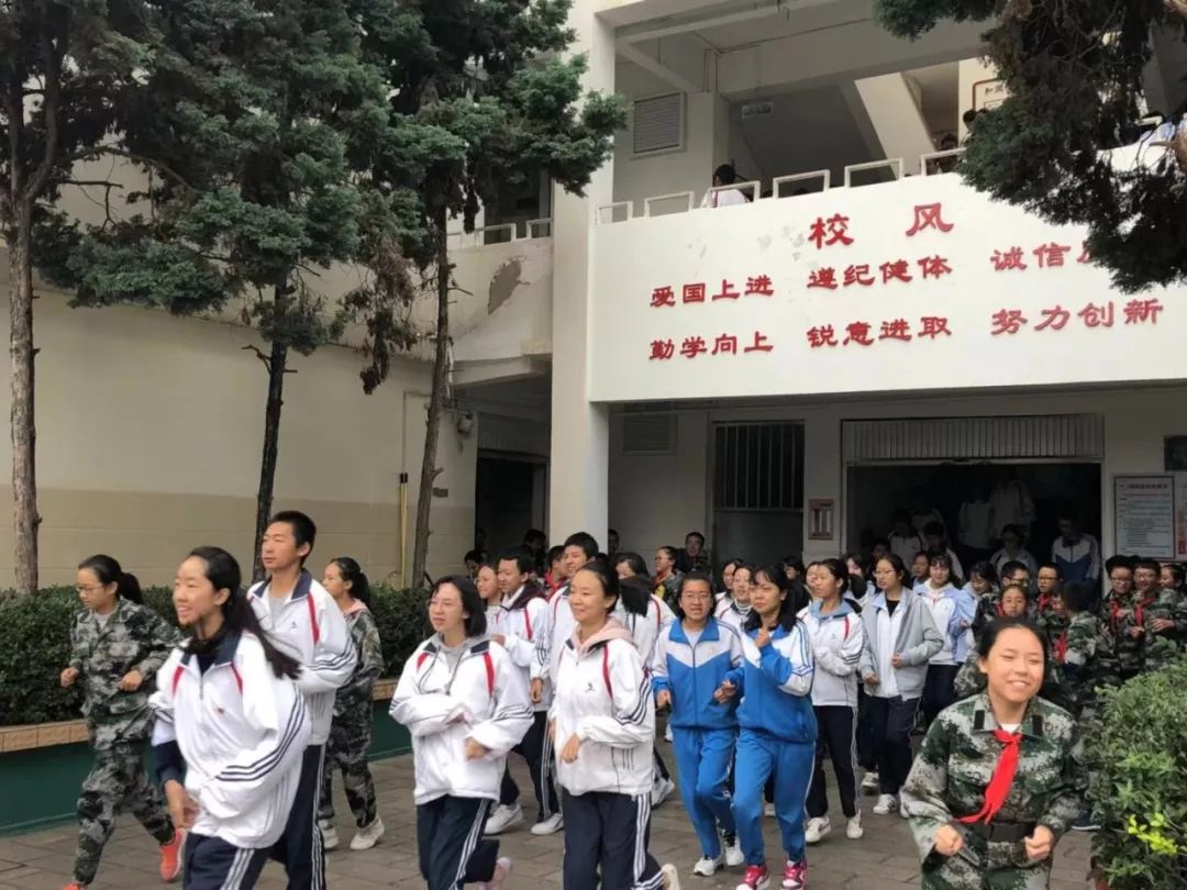 官五中开展应急疏散演练及国庆假期安全教育活动