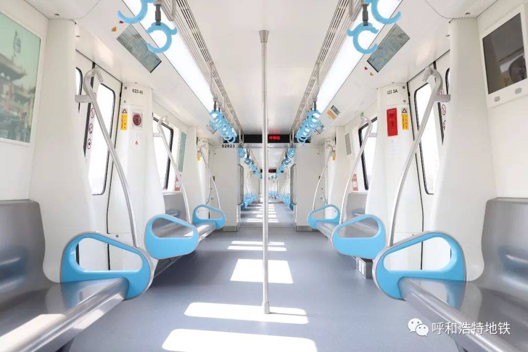 地铁2号线一期工程首列车入驻喇嘛营车辆段