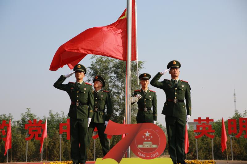 贺兰县举行"同升一面旗,共唱一首歌"升国旗仪式