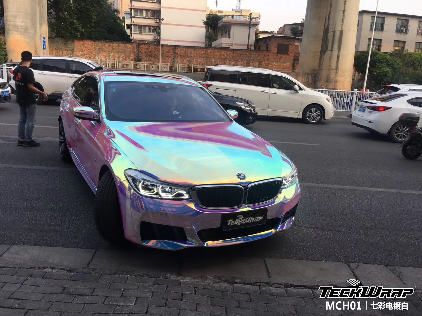尊贵象征的宝马流光溢彩mch01七彩电镀白teckwrap秃鹰改色进口贴膜
