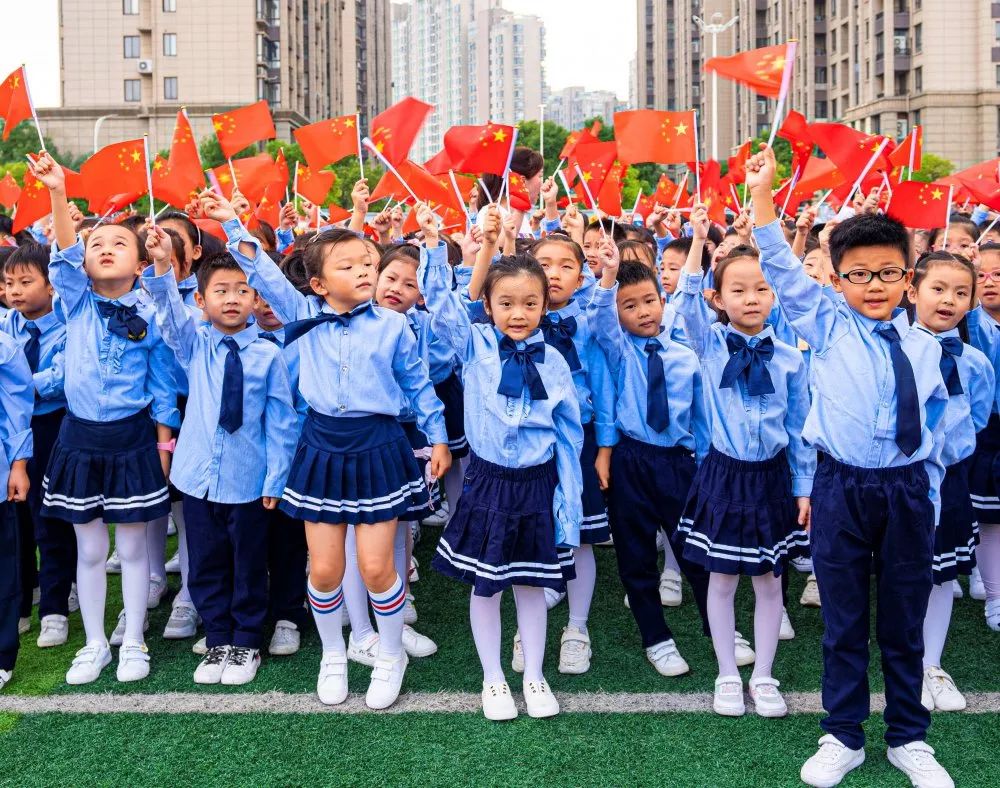 南苑小学庆新中国七十华诞祝南小孩子幸福成长