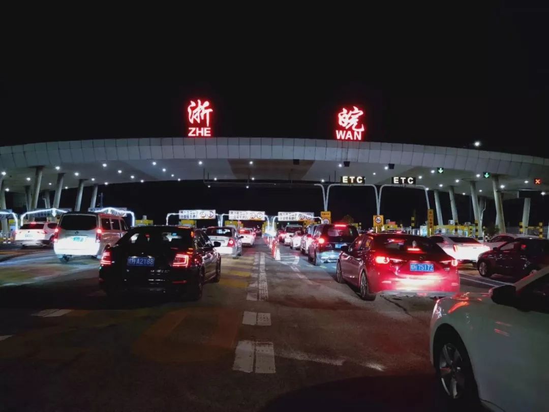 东站出行至少预留1小时!"出城大片"太震撼…_杭州东站