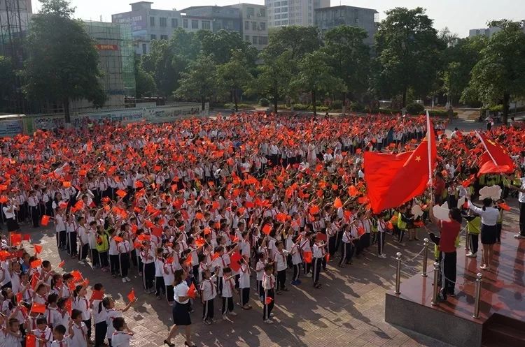 英德市职业技术学校举办"我和我的祖国"国庆缅怀先烈英德中学我与祖国