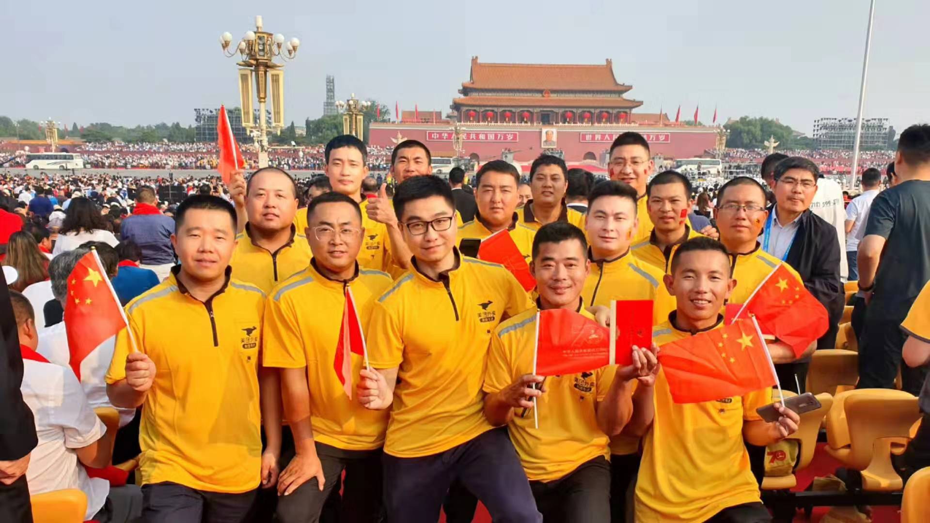 参与国庆游行的外卖骑手:每接一份订单,就像接一份任务