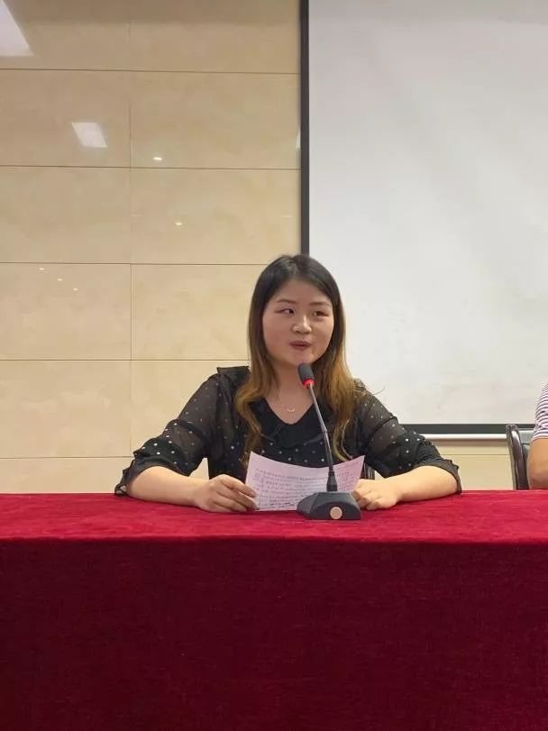 共铸三中魂 ——桂阳三中举行"青蓝工程"师徒结对仪式_邓小红