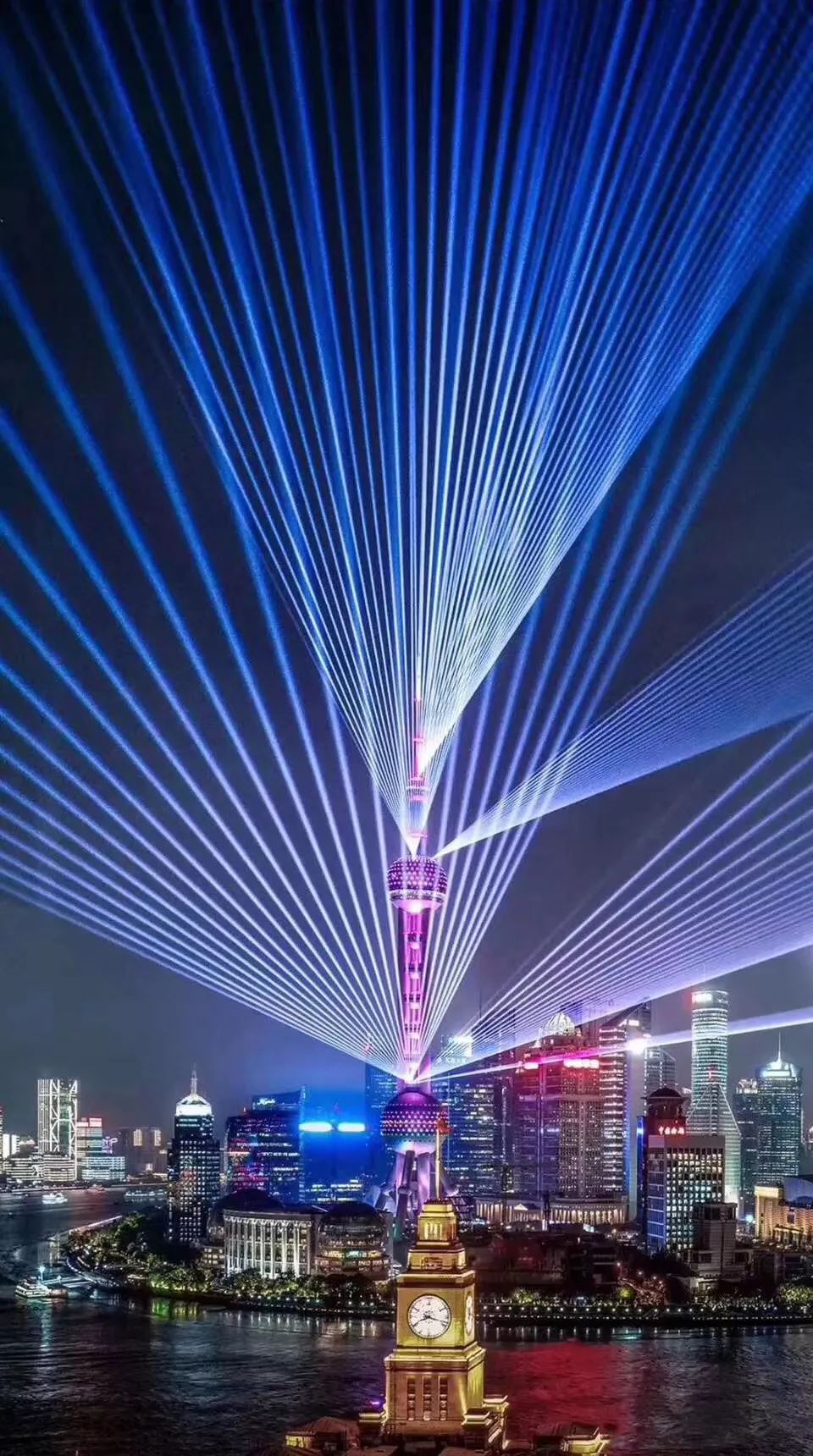 尖叫吧!4分13秒外滩光影秀刷爆上海人朋友圈…美爆了