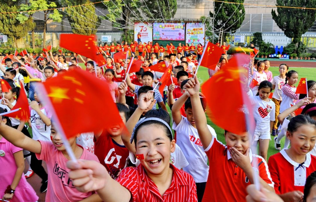 我与国旗合影,我为祖国骄傲,我爱你中国!