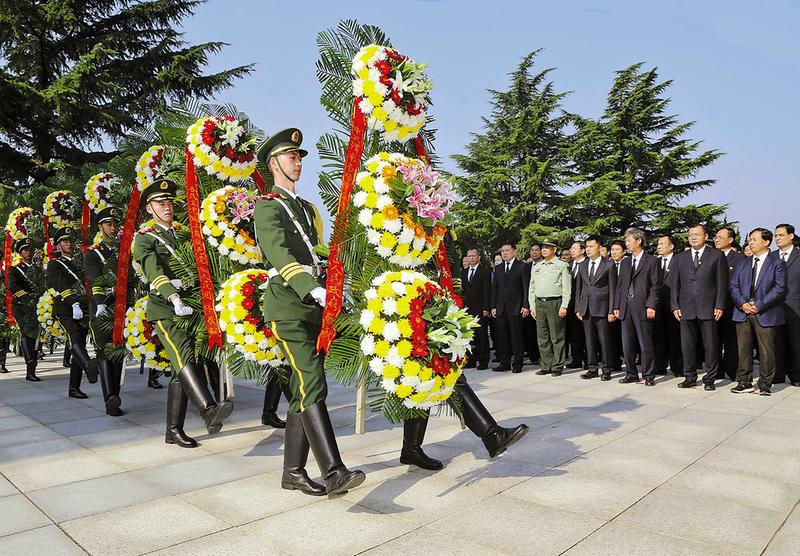 我市举行烈士纪念日公祭活动