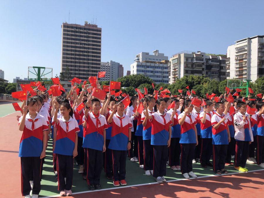 红旗飘扬迎国庆赞歌唱响献祖国福州屏东中学屏北分校庆祝中华人民共和