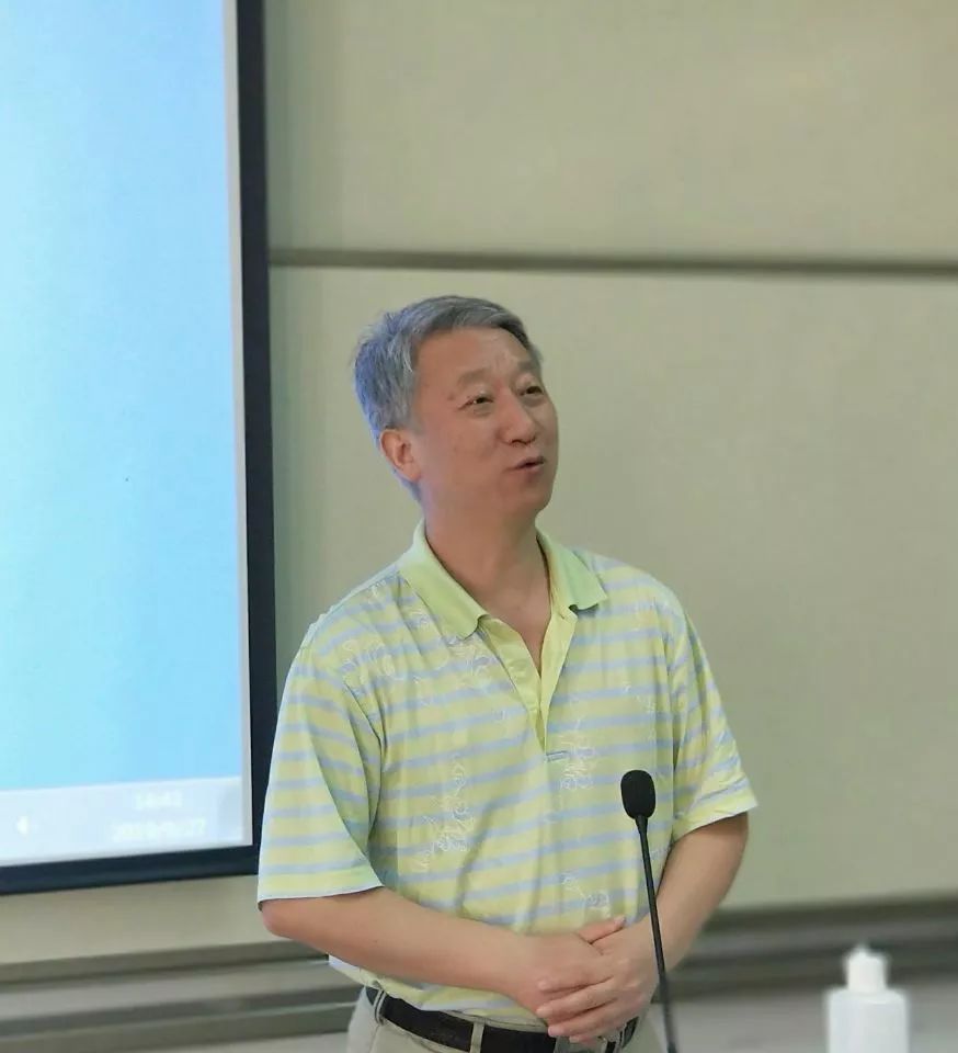 本次讲堂由院党委书记杜晓成主持,学院各行政教辅办公室主任以及全体