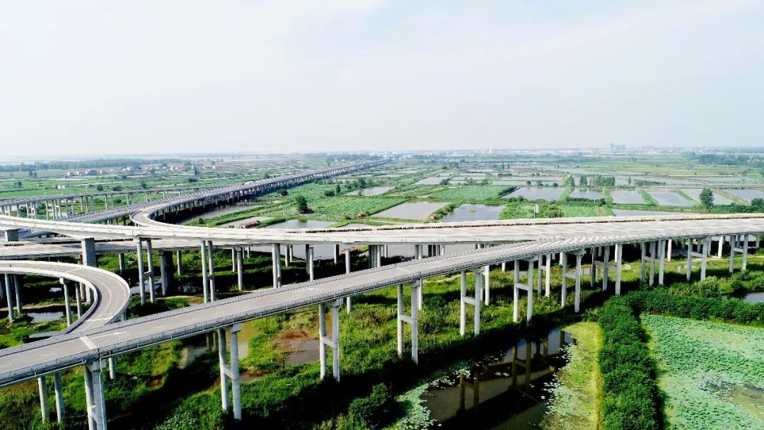 洪监高速公路是湖北省七纵五横三环骨架公路网之纵二线的支线,起自