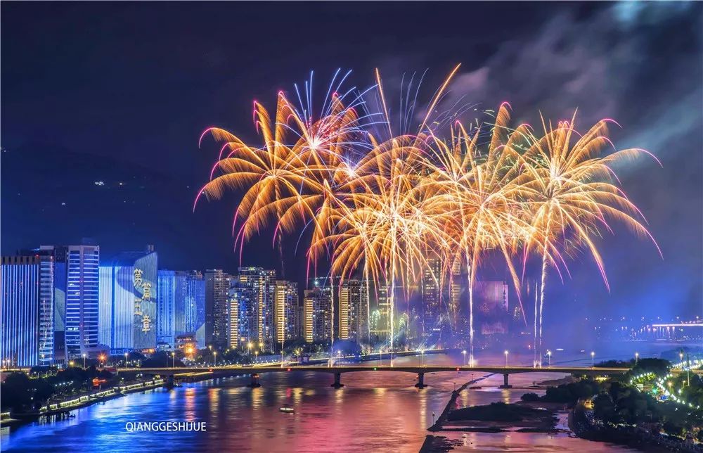 昨夜"绽放"于闽江两岸的焰火,惊艳世界!_福州