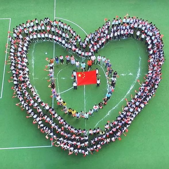 中心小学长乐区泮野中心小学最童真的表白:我爱你,中国整齐划一的队形