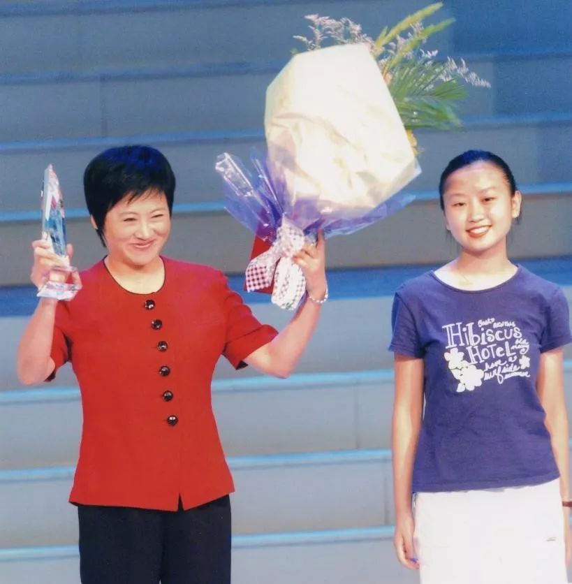 徐亚芬作为宁波市女性代表受邀参加国庆70周年观礼活动全体万里人的