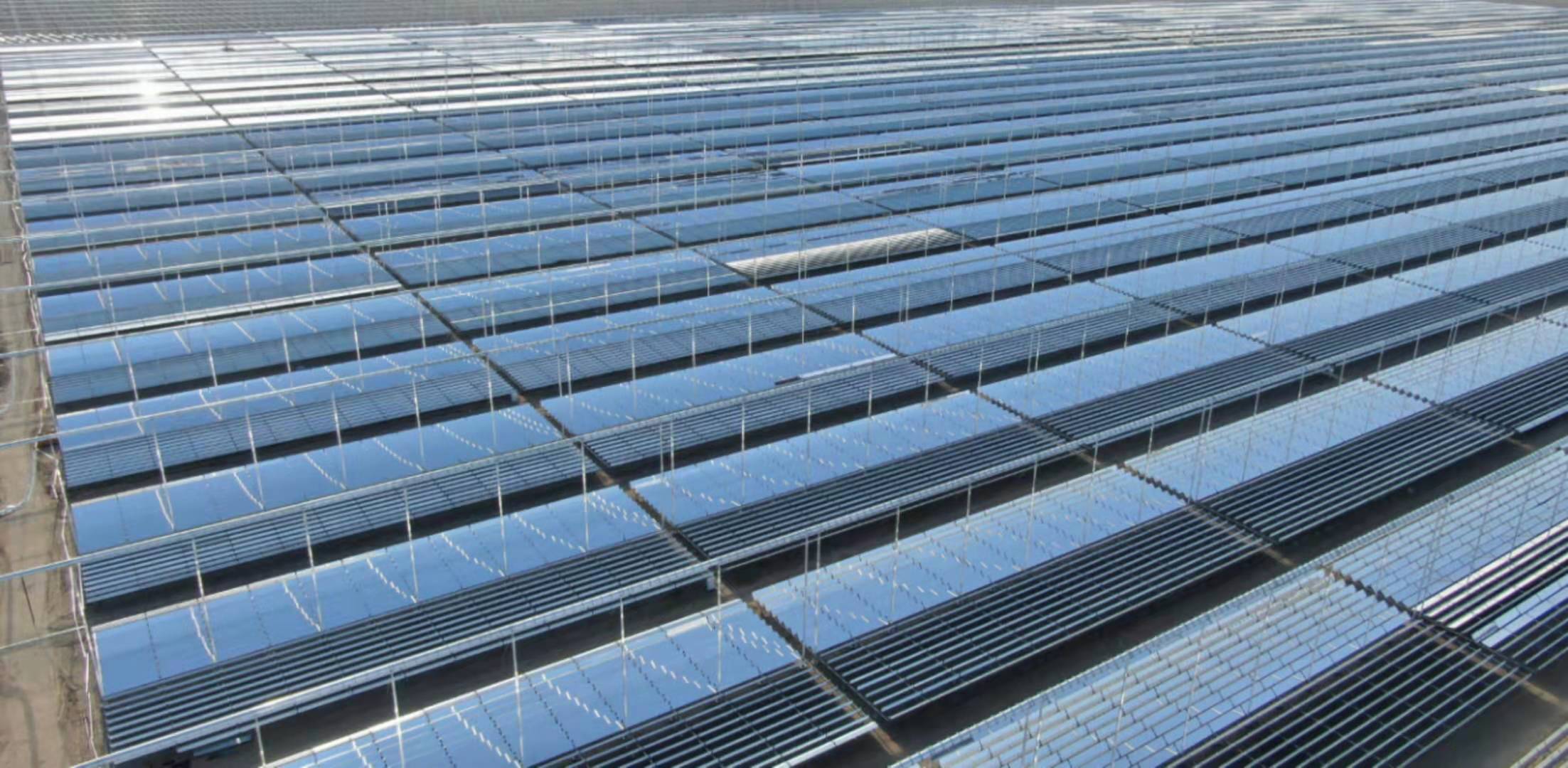 光热电站拼出巨大祝福祖国万岁