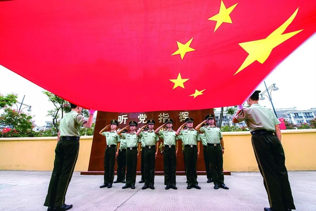 今天我们用这个动作一起向祖国献礼