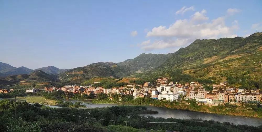 社口镇地处白云山东麓,镇域面积96平方公里,下辖24个行政村118个自然