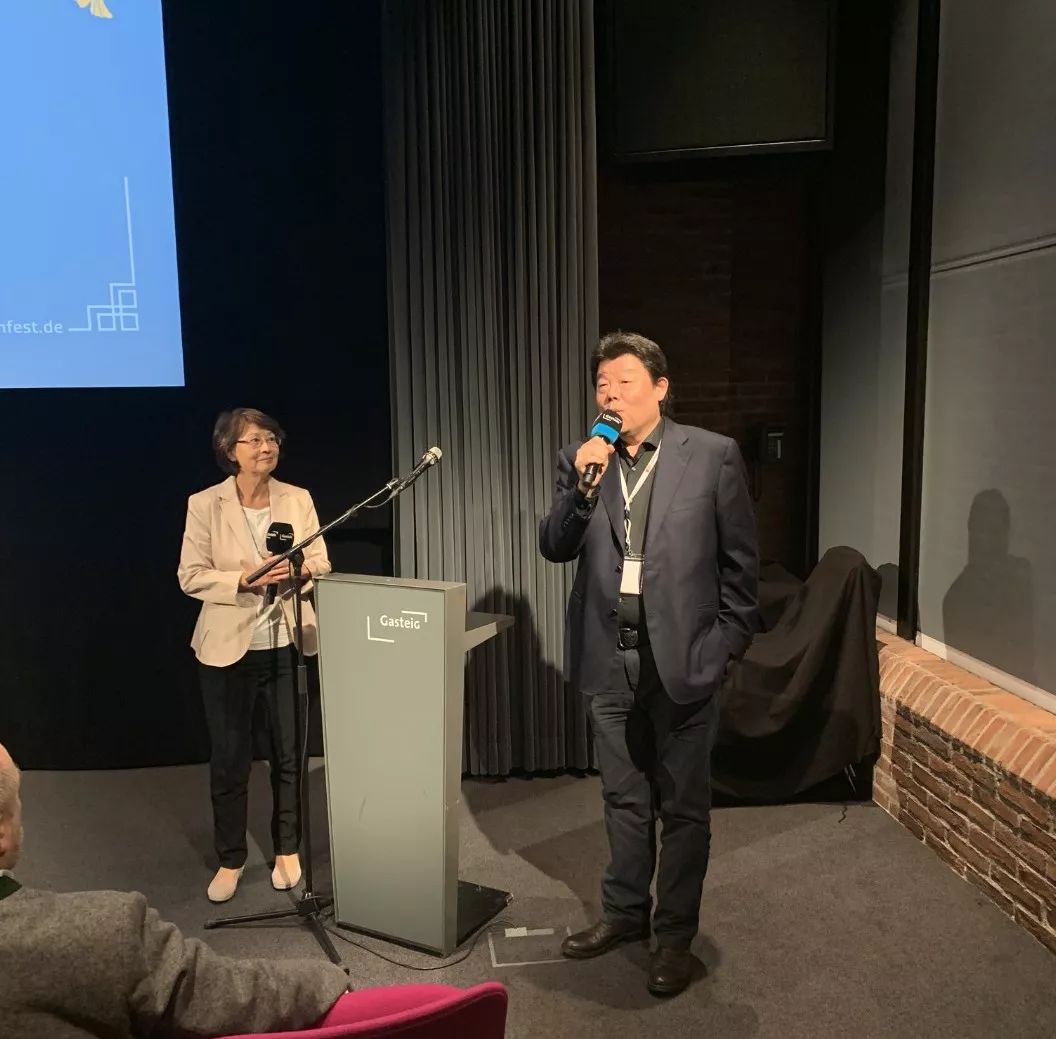 事业发展部主任黎涛与观众互动交流