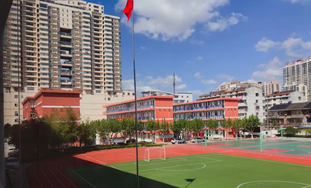 国庆特辑与您同行寻找一中的中国红