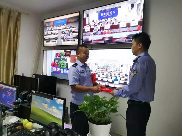新津县公安局开展第二次战时表彰送奖到一线活动