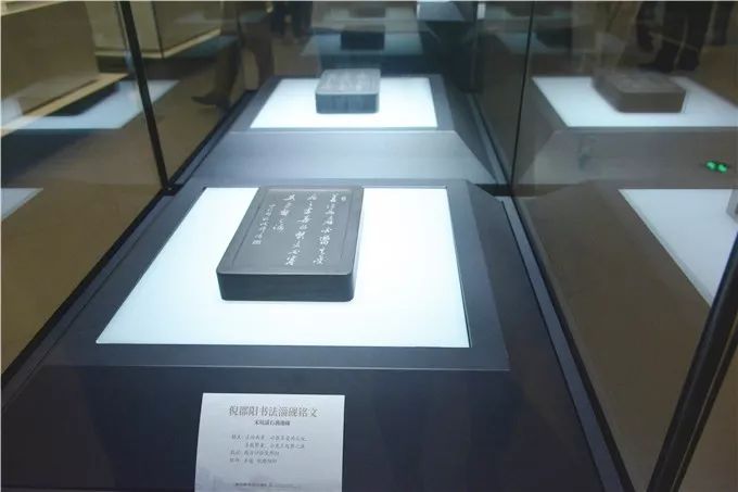 琉光溢彩--淄博陶瓷琉璃文化展亮相山东博物馆