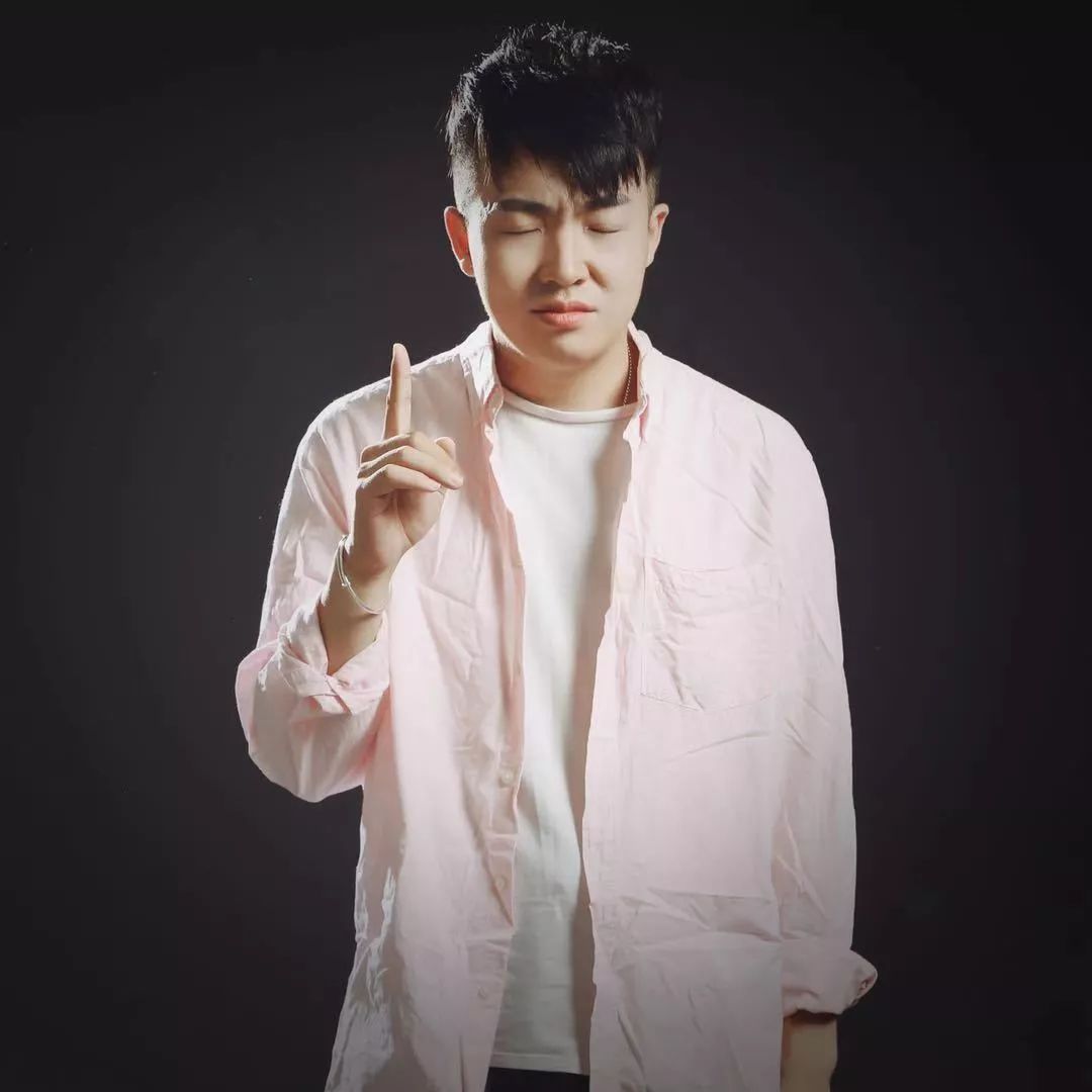 李鑫和大拇指乐队巡回演唱用我的歌温暖城市