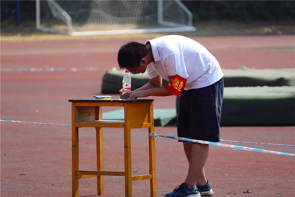 努力拼搏奉献快乐江西师大附中滨江校区第11届校运会剪影