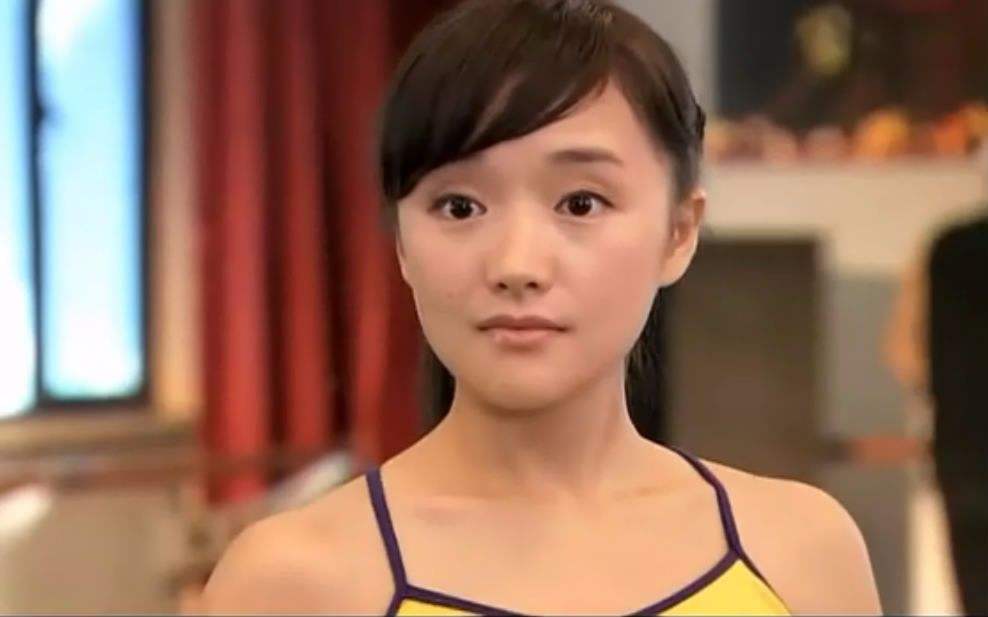 13年前输给张嘉倪,20岁演小魔仙走红后,入戏11年不能自拔_廖景萱