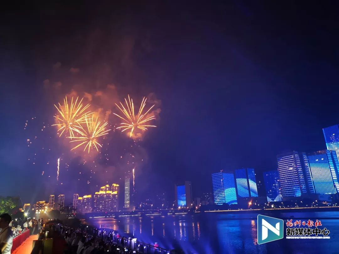 福州又双叒上热搜了!绝美烟花燃爆朋友圈!超多美图 视频来了!
