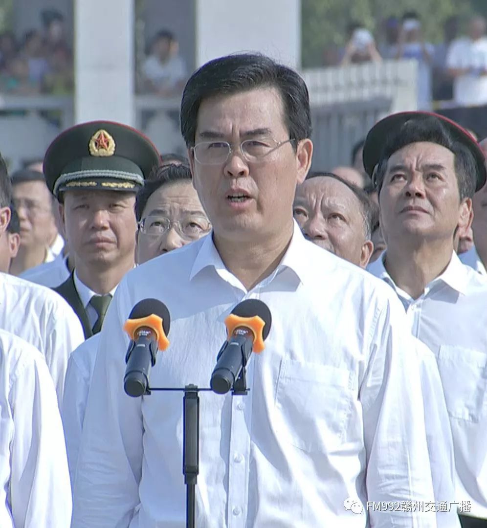 省委副书记,市委书记李炳军主持升旗仪式.