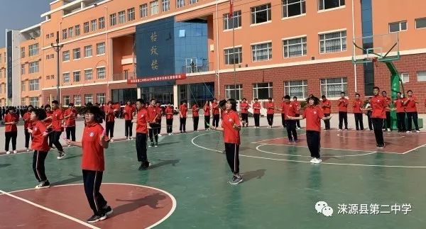 献礼祖国七十华诞二中师生奏响爱国最强音涞源县第二中学向祖国70周年