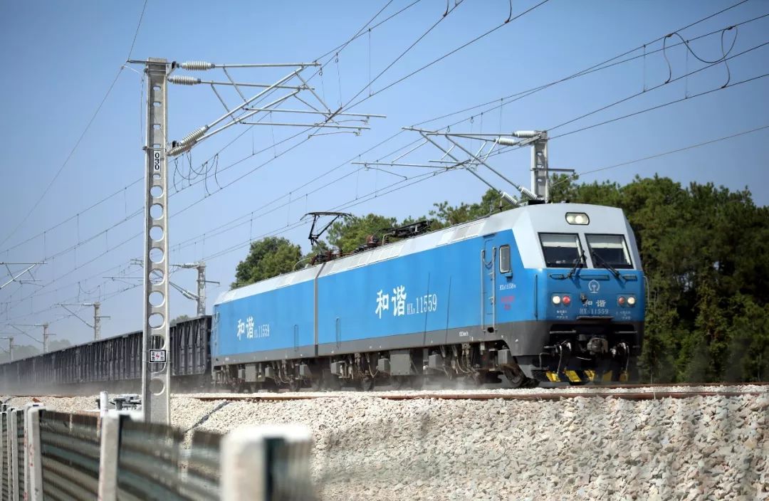 昨天首列火车驶入宜丰火车站从此告别不通火车历史