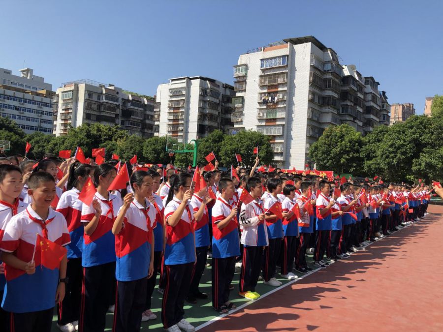 红旗飘扬迎国庆赞歌唱响献祖国福州屏东中学屏北分校庆祝中华人民共和