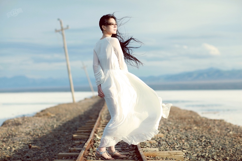 解读:女生侧脸怎么拍?6个拍摄技巧,拍摄出唯美女神侧脸照