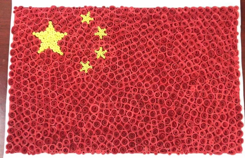 开展"一线巧思 创意无限"—— 钉子绕线画手工艺术活动,来了解国旗