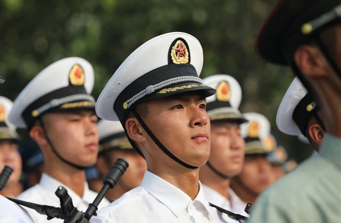 为我们新时代帅气美丽的军人打call,你们是最可爱的人!