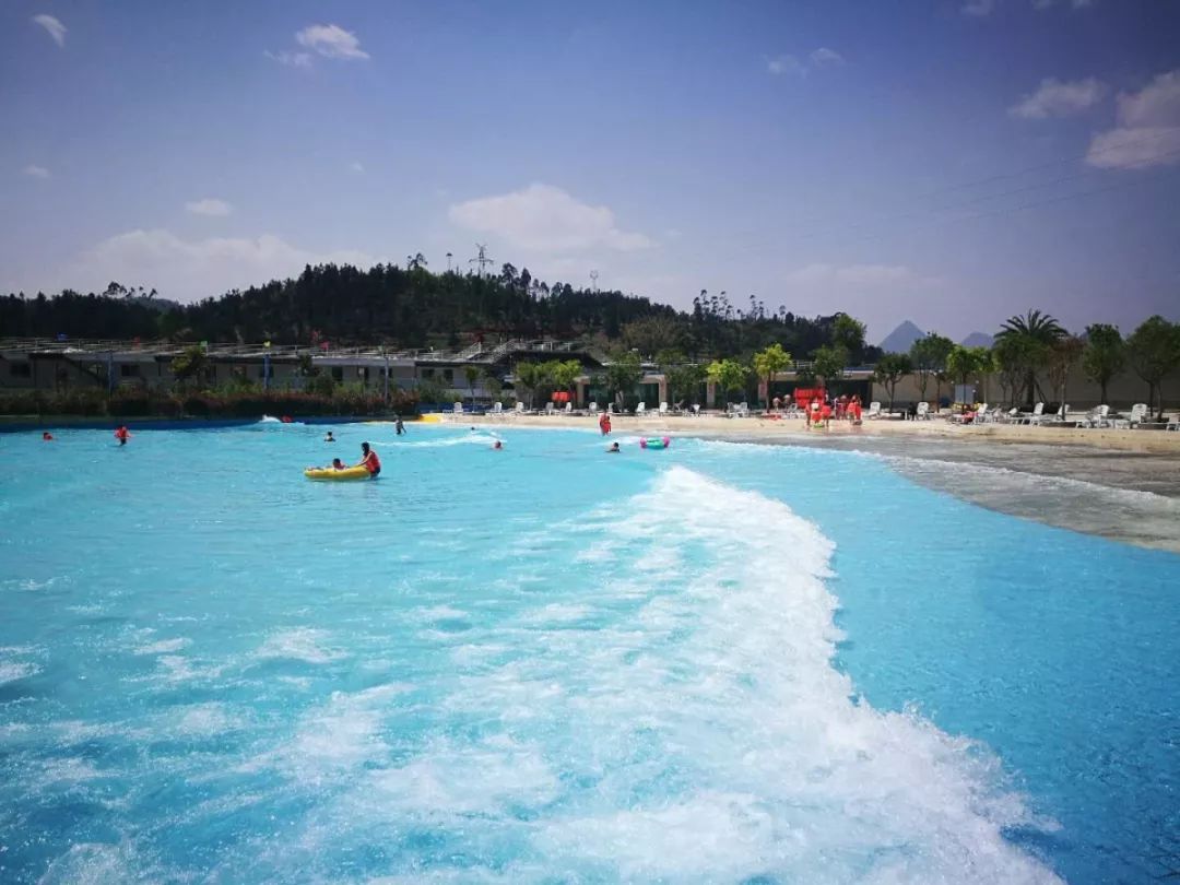 兴义附近这里火了既能玩水还能泡天然温泉一张票就搞定