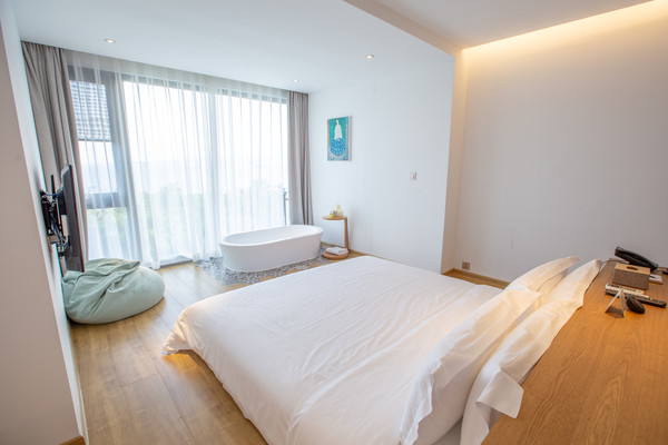 国庆不要去鼓浪屿了,环岛路这家超美的拍照地,都会以为去了国外_房间