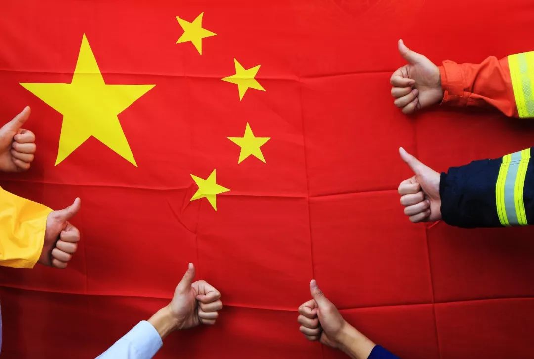 有一种骄傲,叫五星红旗; 有一种深情,叫我爱你中国!