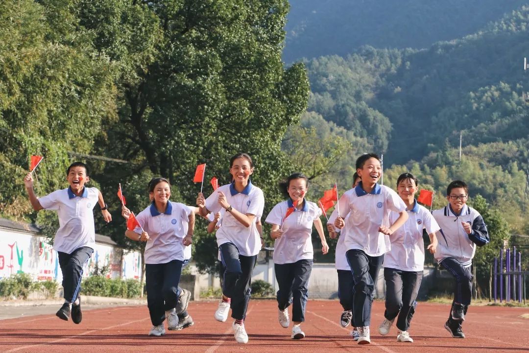 遂昌中学蔡源小学民族中学大声向祖国表白!