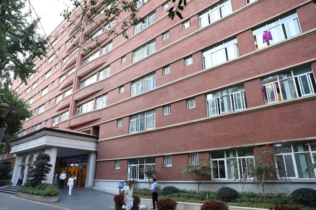 浙大二院的150岁生日,我们站在历史长河一个闪耀的节点上:脚踏,是医路