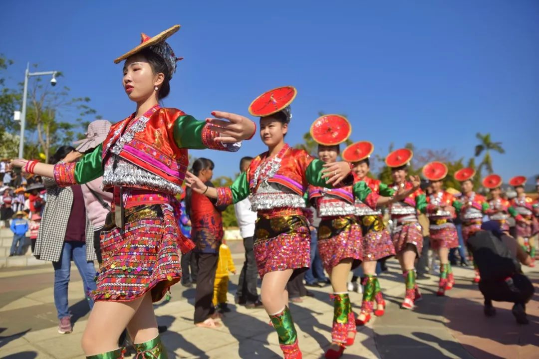 新平县花腰霓裳服饰靓装大赛开始了你来了吗