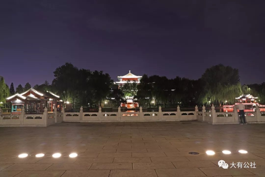 中央党校夜景图片