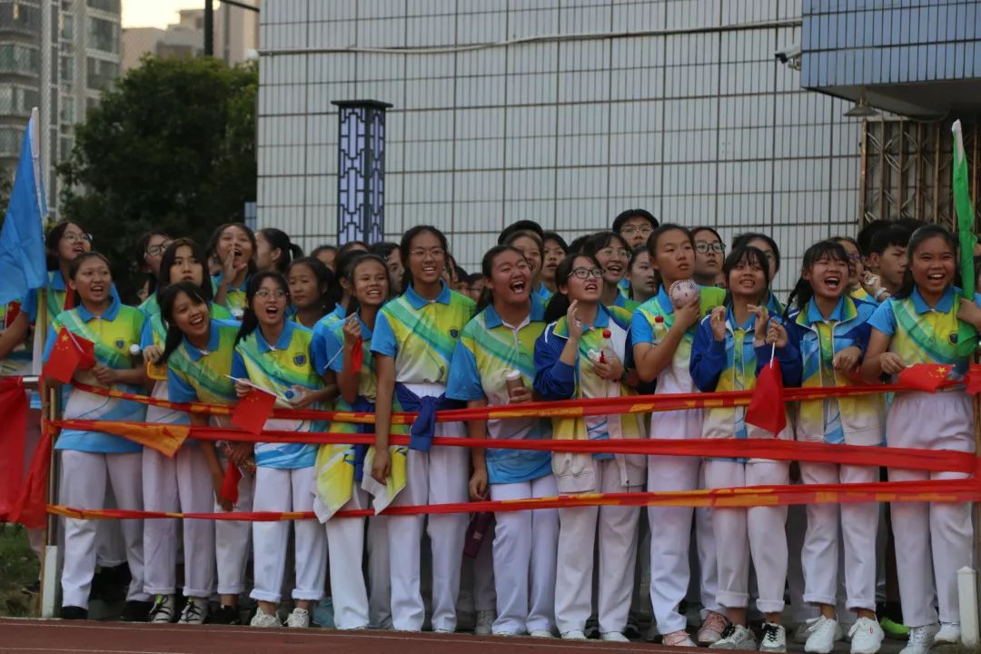 挥洒汗水,迸发生命力——柳州市文华中学庆祝新中国成立七十周年系列