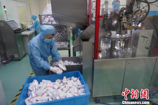 图为薇诺娜生产车间 杜潇潇 摄据悉,科研人员研究发现,青刺果生长于